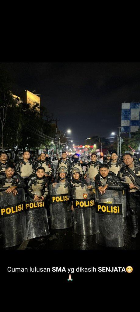 Demo Tolak Politik Dinasti di Semarang Ricuh, Warga Sipil dan Anak-Anak Kena Gas