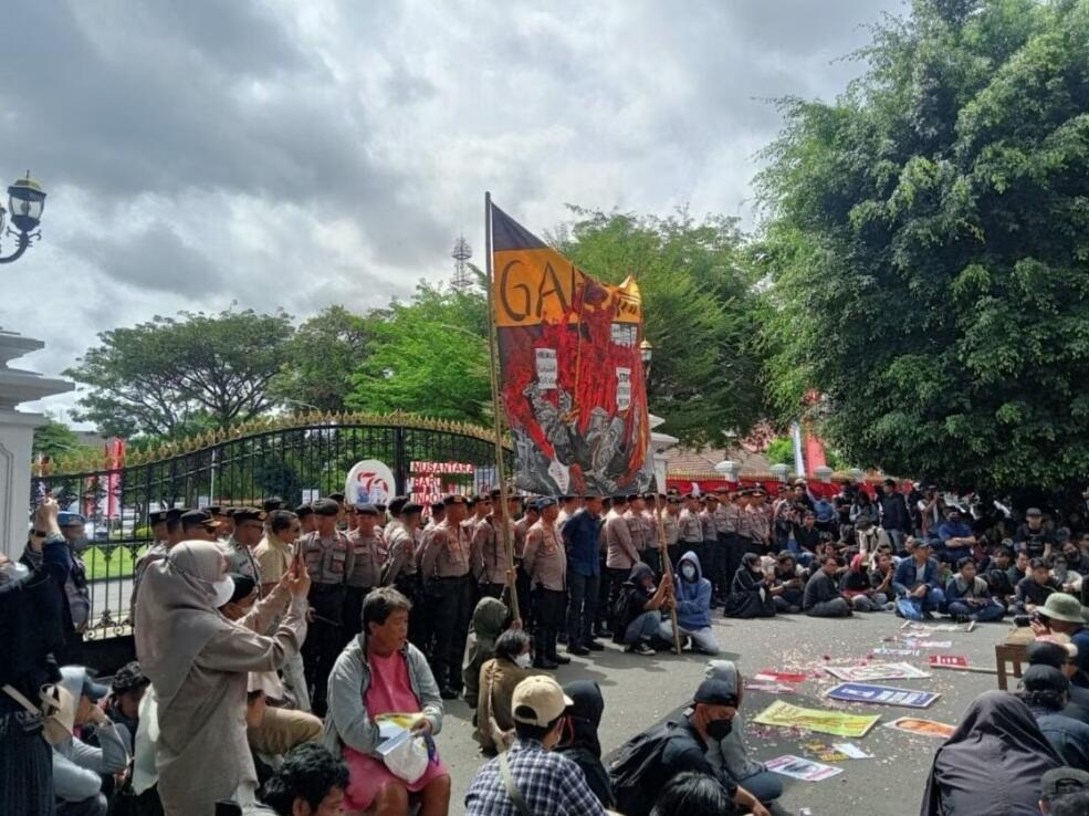 Mengadili Jokowi dan Prabowo di Jogja, “Kepala Tirani” Terpenggal hingga Jatuh di Kak