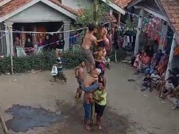 Detik-detik Mulyono Tewas Saat Ikut Lomba Panjat Pinang di Brebes