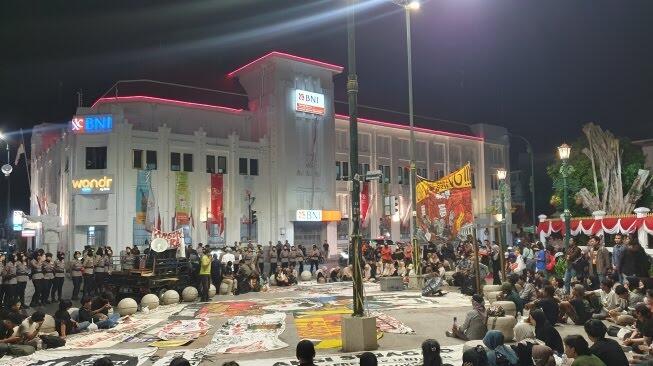 Demo Jogja Memanggil di Gedung Agung Saat Jokowi Kunker di DIY