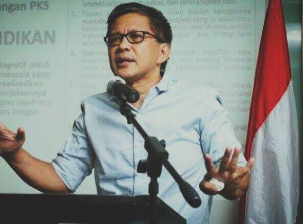 KENAPA ROCKY GERUNG TIDAK MENYUKAI JOKOWI SEBAGAI PRESIDEN ?