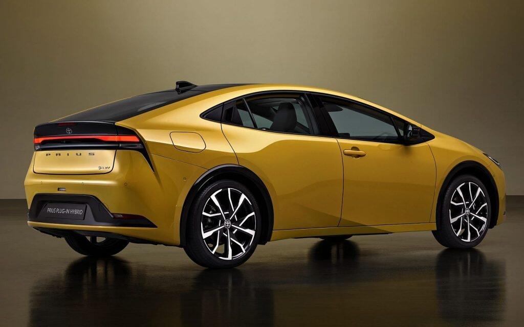 Toyota Prius 2024: Mesin Hybrid Hemat Bahan Bakar