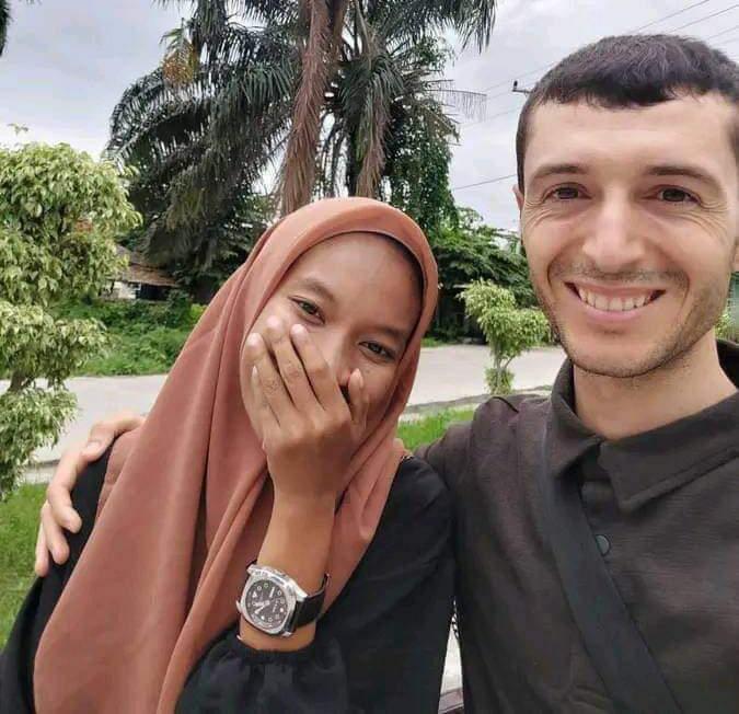 Heboh! Kepincut dengan Cewek Maluku, Pria Turki ini Datang ke Indonesia Temui Pacar