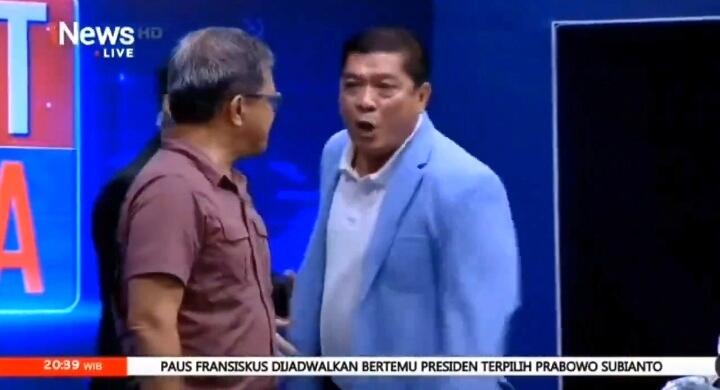 Keras! Rocky Gerung Singgung Penjilat, Silfester Emosi hingga Keluar Kata Kasar