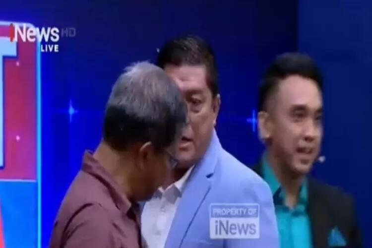 Debat Panas Rocky Gerung vs Silfester Matutina, Siapa Pemenangnya?