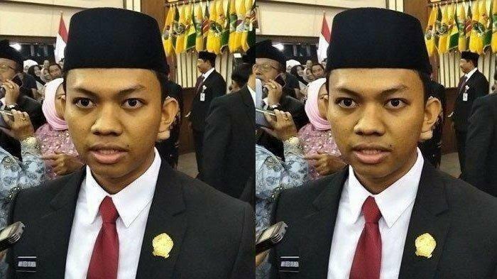 Jadi Anggota DPRD Termuda Tapi Sering Bolos Kuliah dan Nyusahin Temen Sekelompok!