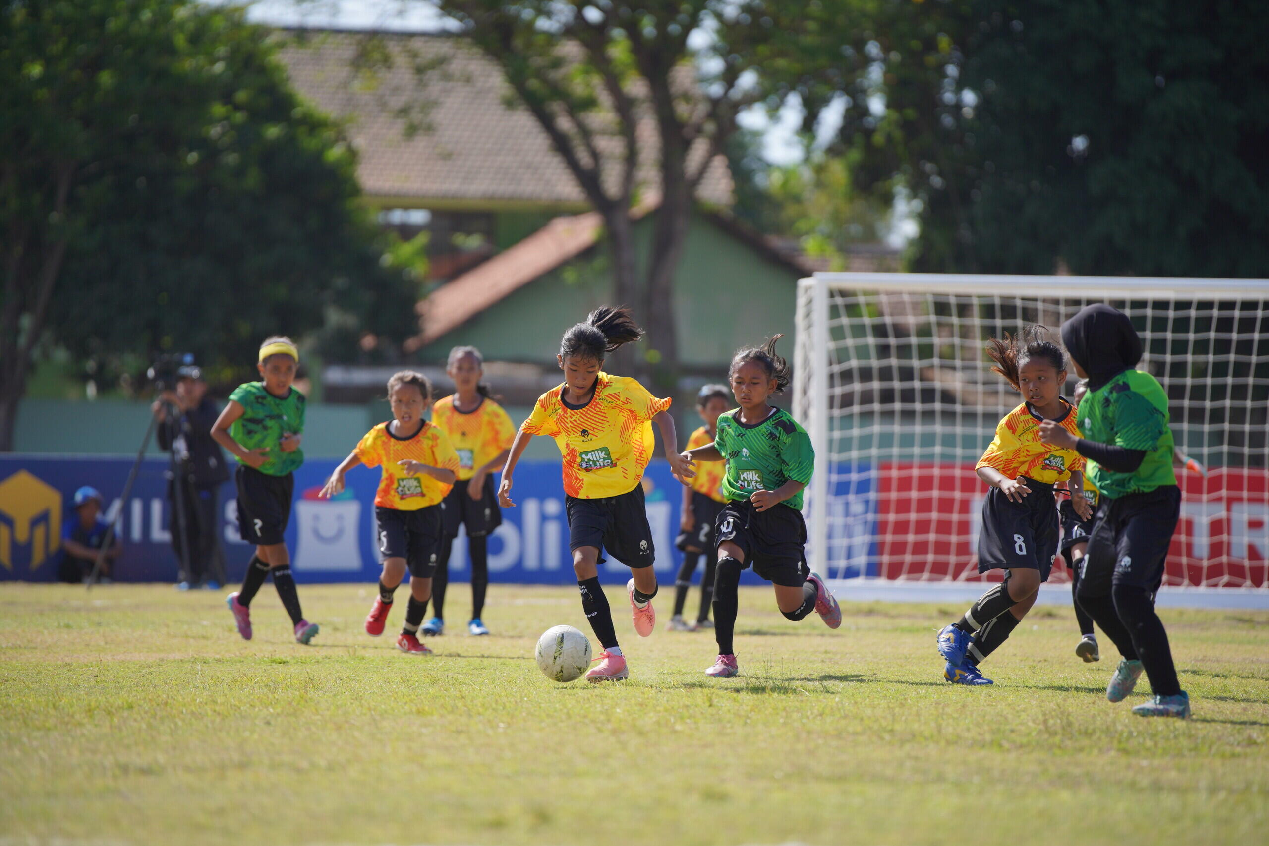 Kompetitif di Partai final MilkLife Soccer Challenge - Surabaya Series 2