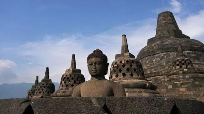 Tagar 'Pray For Borobudur' Trending di Medsos, Ternyata Ini yang Terjadi!