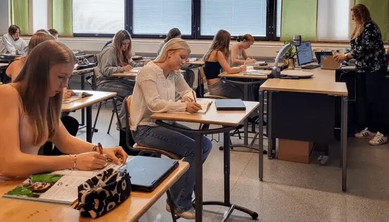 Murid-murid Finlandia Tinggalkan Laptop, Kembali ke Buku dan Pena