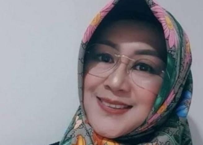 Pasang Foto Gibran, Dokter Tifa: Tatap Baik-baik Wajah Calon Pemimpin Masa Depan