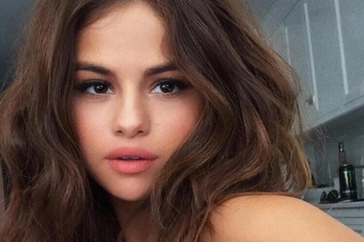 Selena Gomez Akui Tak Bisa Hamil karena Kondisi Medis
