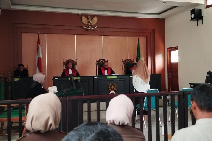 Suguhkan Kopi Sianida untuk Tetangga, Ayuk Findi Antika Divonis 18 Tahun Penjara