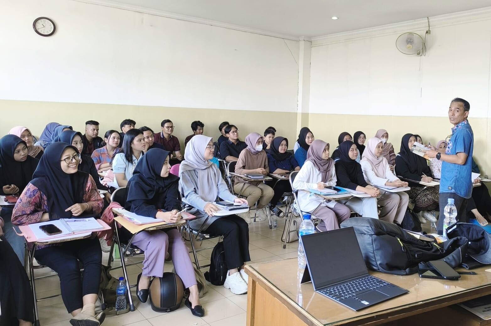 Belajar Liputan dan Terbitkan Buku, Target Kuliah Jurnalistik Mahasiswa PBSI Unindra