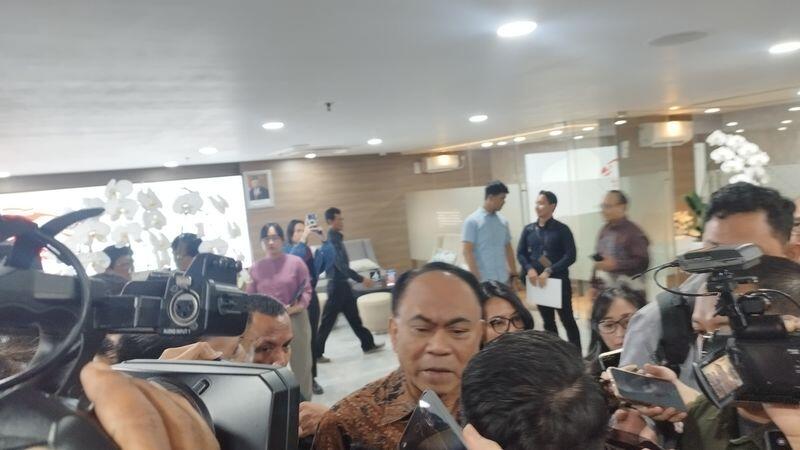 Menkominfo Tegaskan Akun “Fufufafa” Bukan Milik Gibran, Janji Bakal Umumkan Pelakunya