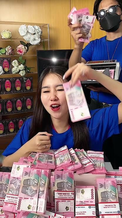 Fantastis! Vilmei jadi 10 Youtuber Terkaya di RI, Penghasilan hingga Rp18,7 Miliar