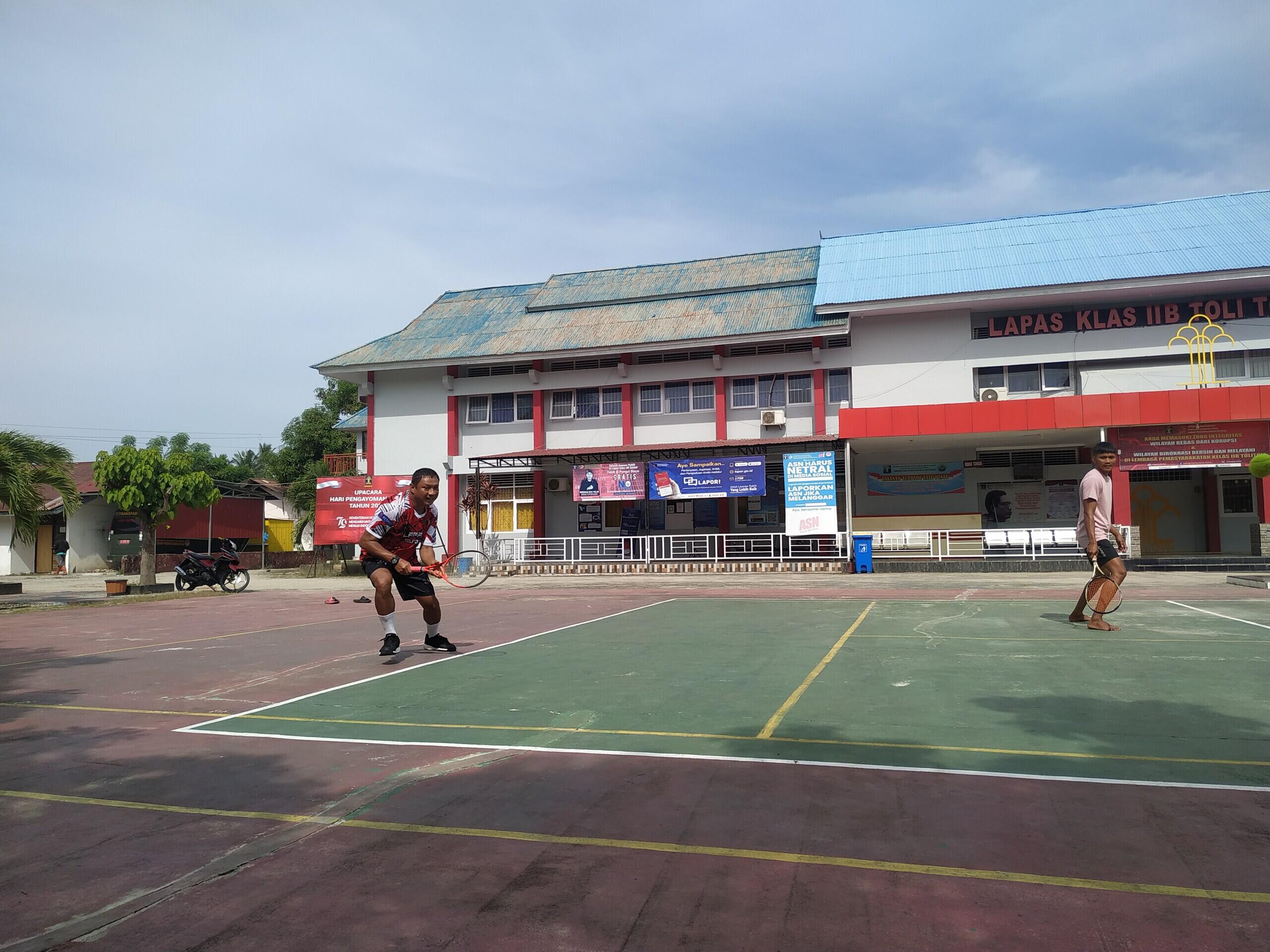 Jaga Kebugaran, Kalapas Tolitoli ajak Jajaran Bermain Tennis