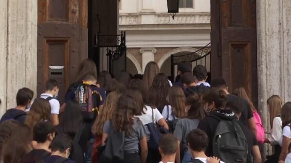 Italia Bakal Adopsi AI Sebagai Asisten Guru di Sekolah, Masuk Tahap Uji Coba