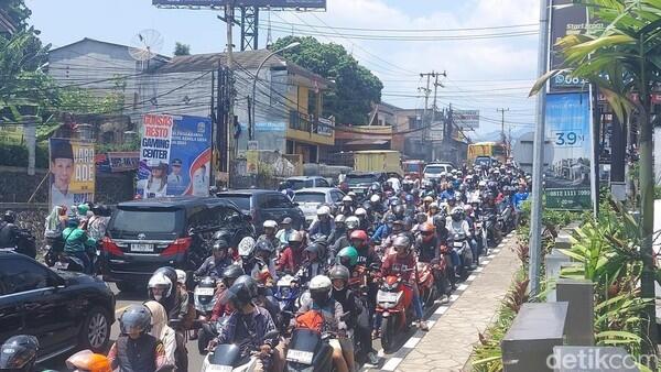 Netizen Penasaran Kenapa Warga Jakarta Senang Banget ke Puncak

