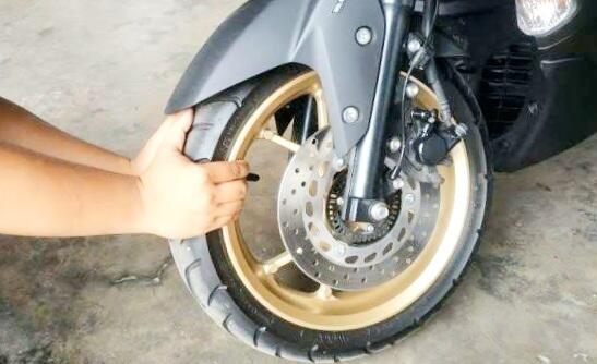 Ketika Tukang Isi Angin Lakukan Ini Di Ban Kendaraan Kesayanganmu, Jangan Dilarang!