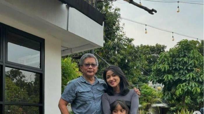 Potret Salsabila Syaira, Wanita Cantik yang Pamer Foto Mesra Dengan Rocky Gerung!