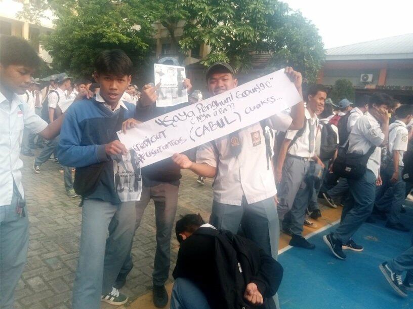 Ratusan Siswa Geruduk Sekolah gegara Guru Cabul dapat Penghargaan, Dinonaktifkan Deh!