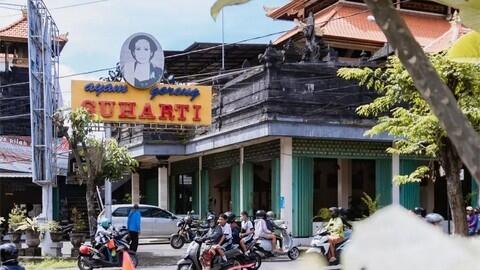 Kisah di Balik Pecah Kongsi Restoran Ayam Goreng Suharti yang Legendaris