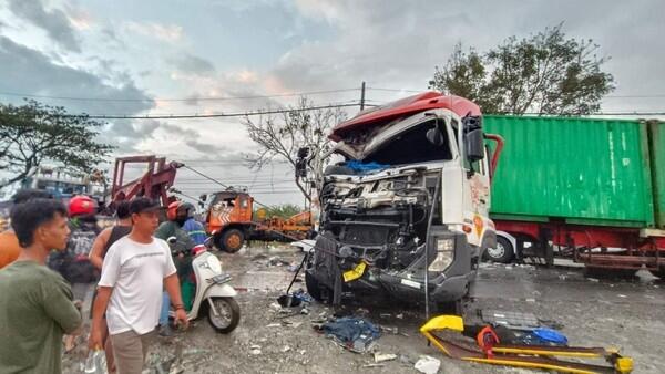 Bus Tabrakan Tewaskan 6 Orang di Pati Melaju Bak Balapan
