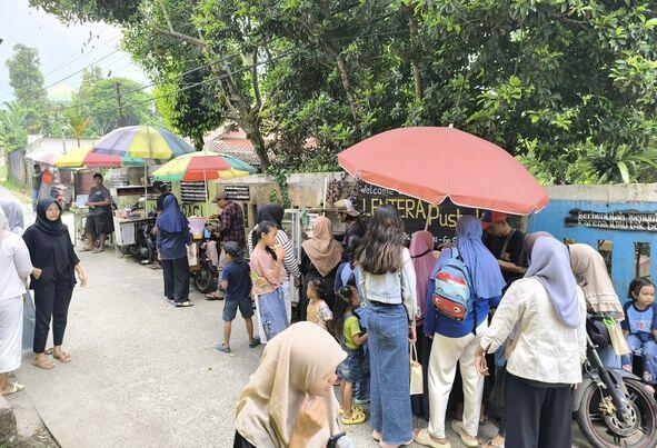 Keren, Taman Bacaan di Bogor Sediakan Jajanan Kampung Gratis untuk Ajak Baca