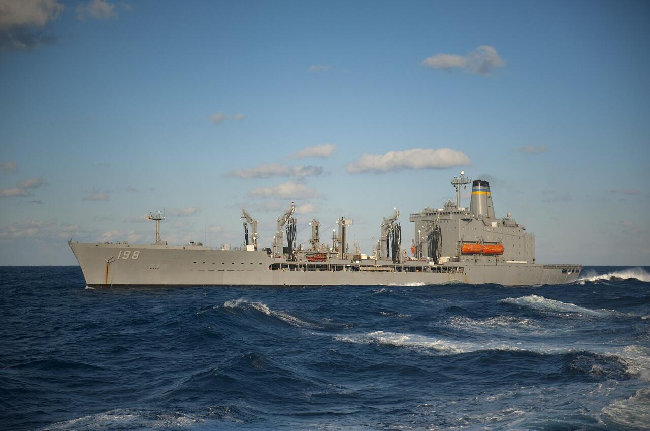 Bocor, Bocor! Alami Kebocoran, Kapal Tanker Minyak US Navy Kandas di Teluk Oman