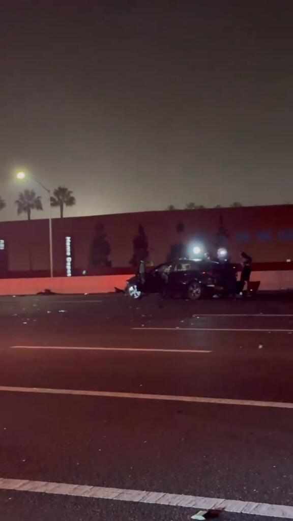 Malam yang Gila! Ford Mustang Seruduk SUV dan Menyebabkan Tabrakan Beruntun