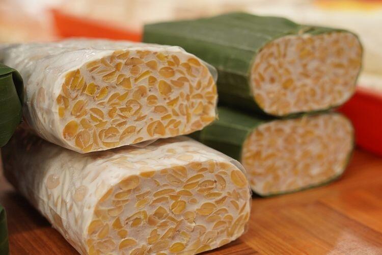 Tempe Dibungkus Plastik atau Daun Pisang, Lebih Sehat Mana?