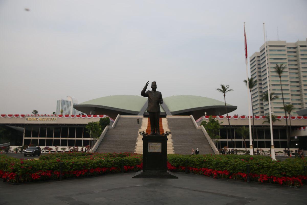 Setelah Mengucapkan Sumpah, 580 Anggota DPR RI Periode 2024-2029 Resmi Dilantik