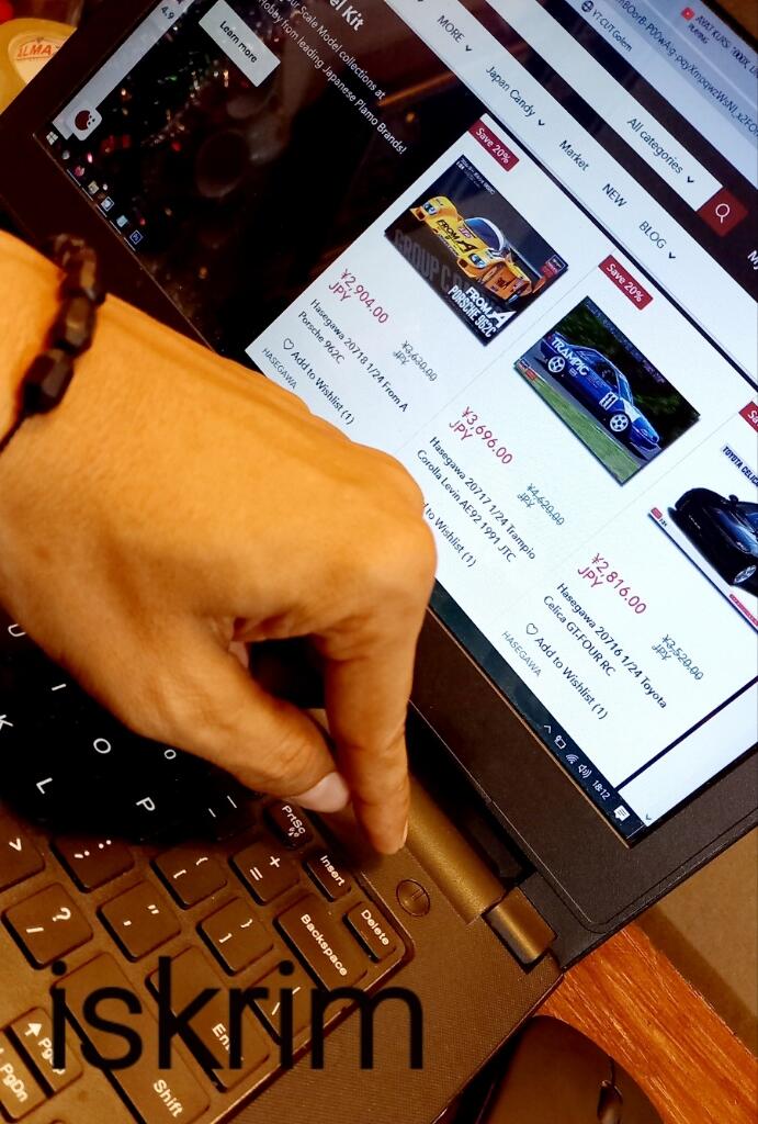 Kesal Karena Tombol Delete dan Tombol Power Laptop Saling Berdekatan? Ini Alasannya!