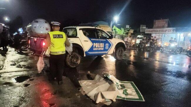 Pecah Tangis Bripda Fajri Evakuasi Pemotor Tewas Ternyata Ayah Sendiri