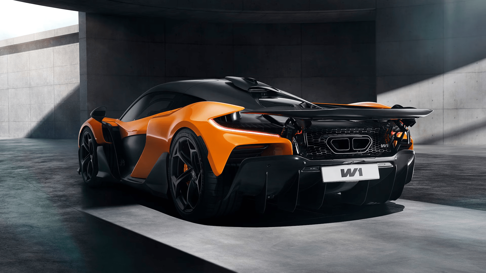 McLaren W1: Raja Baru Jalanan yang Bikin Supercar Lain Minder
