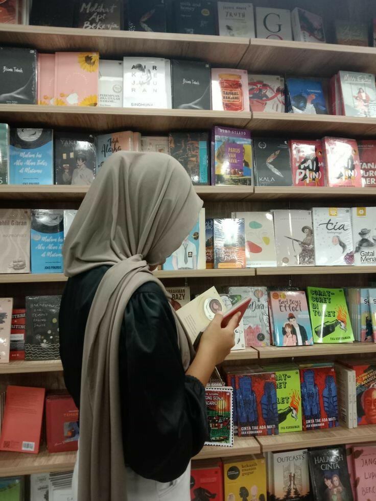 Dasar Dialog dalam Menulis Cerita