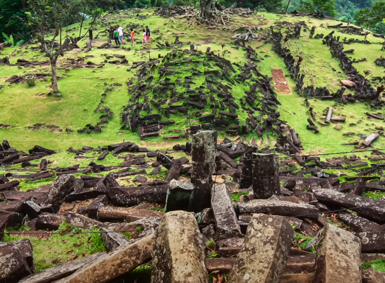 Misteri Gunung Padang: Piramida Tertua di Dunia?