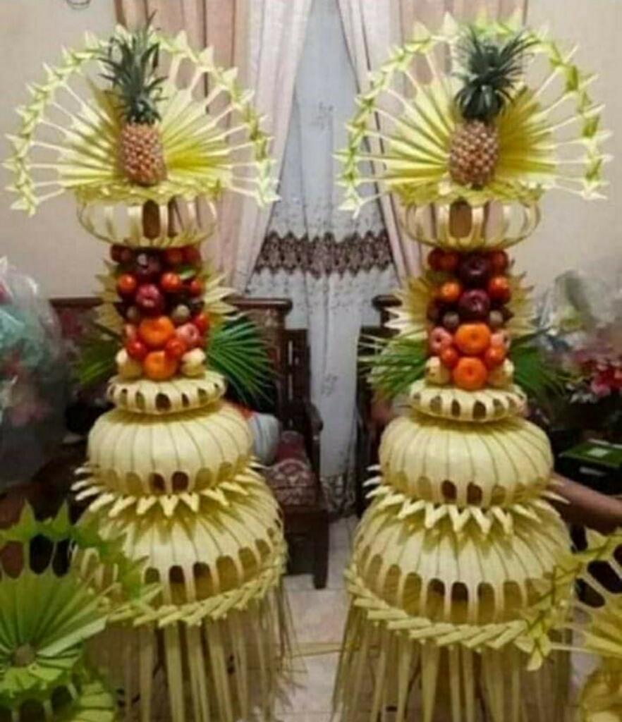 Kembar Mayang Pernikahan yang Dihiasi Buah-Buahan di Era 1970-1990an :