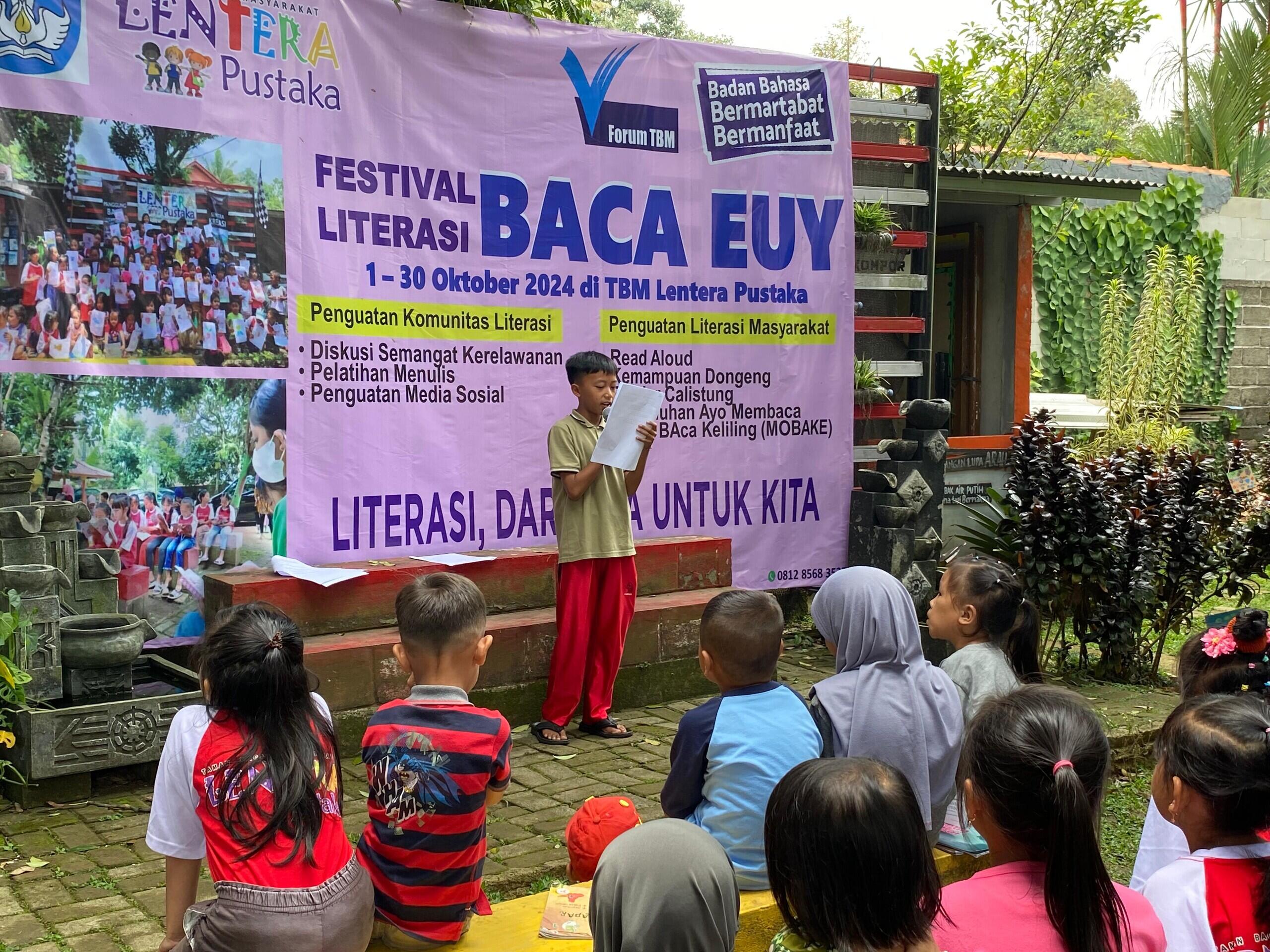 Berdongeng di TBM Lentera Pustaka, Perkuat Literasi Budaya Anak-anak Usia Sekolah