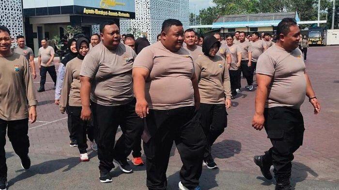 60 Polisi Obesitas di Polres Trenggalek Dipaksa Olahraga Jalan Keliling