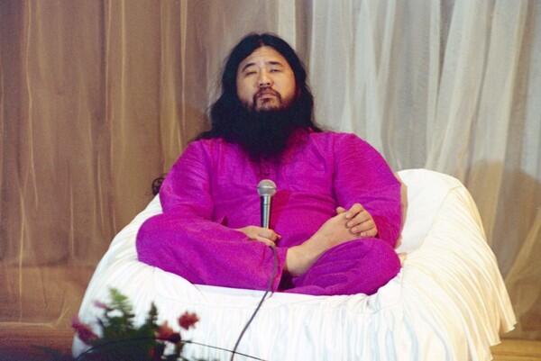 Mempercepat Kiamat Ala Shoko Ashara dan Sektenya Aum Shinrikyo