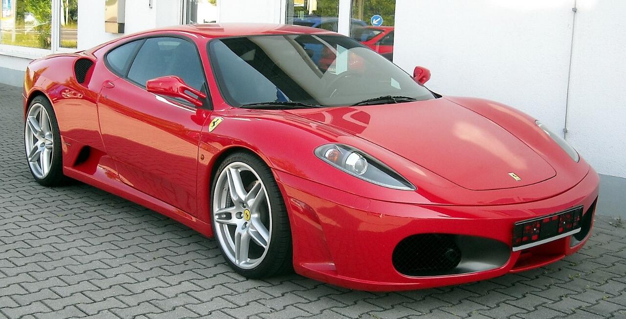 Ambyar! Ferrari F430 Terbakar saat Mengisi Bahan Bakar