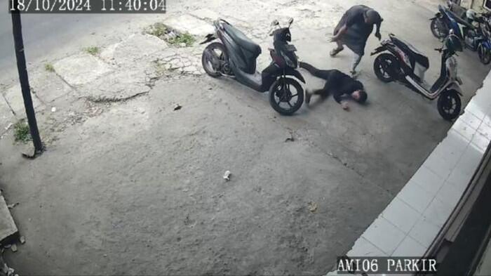 Viral, Pria Banting Anak hingga Pingsan gegara Tidak Salat Jumat