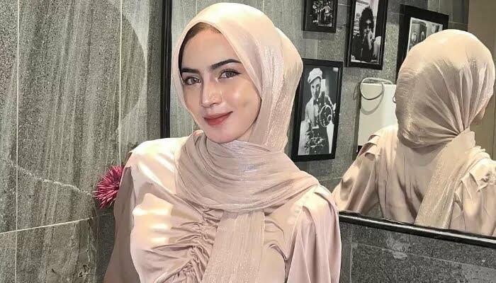 Selebgram Cantik ini Keluar Kampus gegara Diteror, Kok Nggak Ada Berminat Menolong?