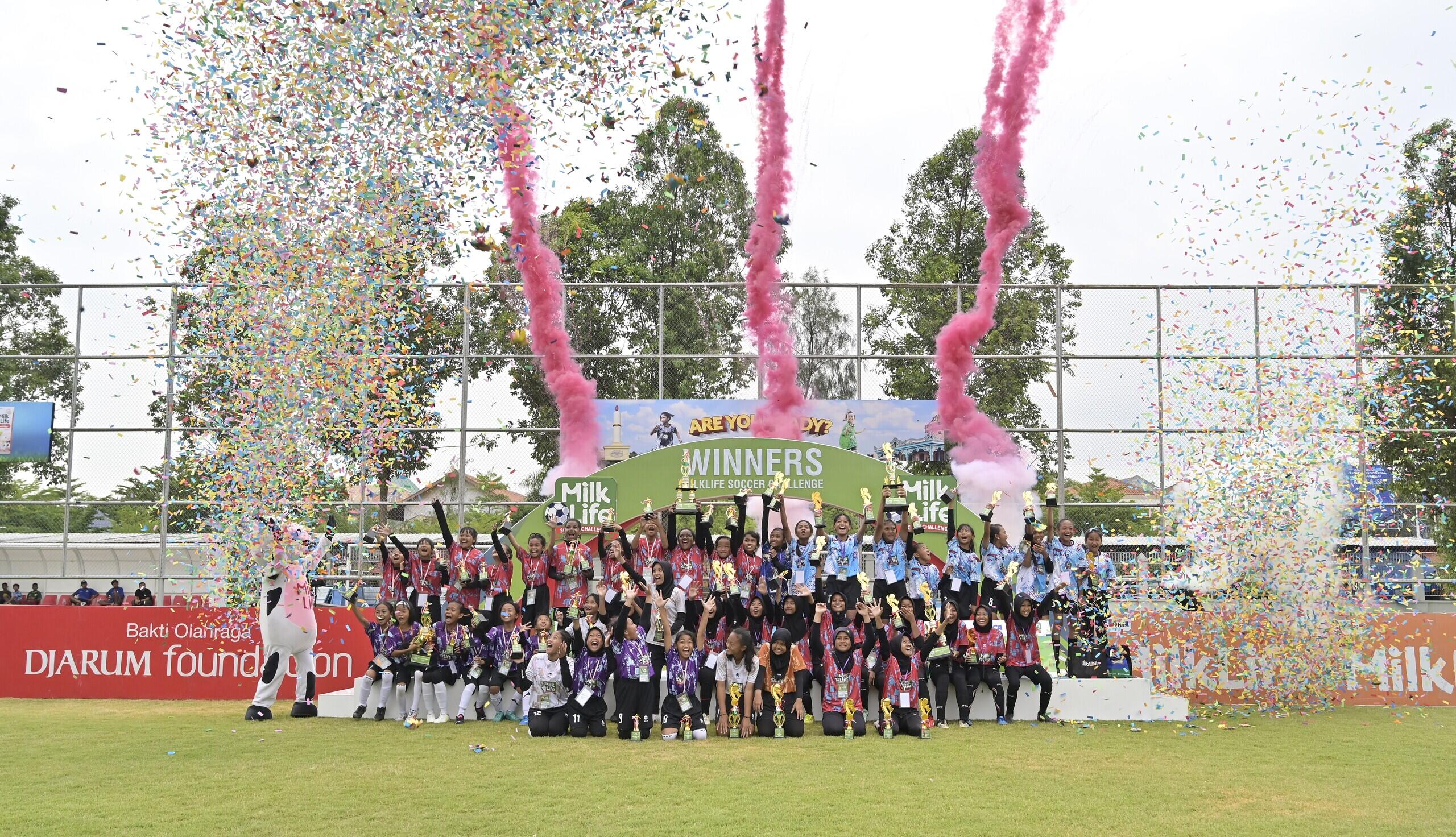 Dua Sekolah Berhasil Jadi Juara Bertahan MilkLife Soccer Challenge - Solo Seri 2 2024