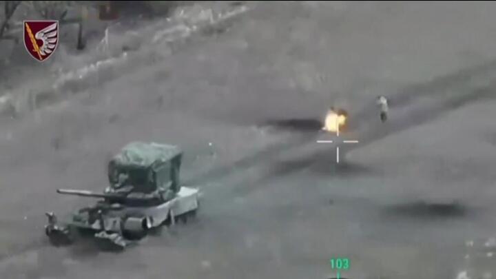 Ngilu saat Melihatnya, Pengemudi Tank Rusia Terbakar Setelah T-80BV Disengat Javelin