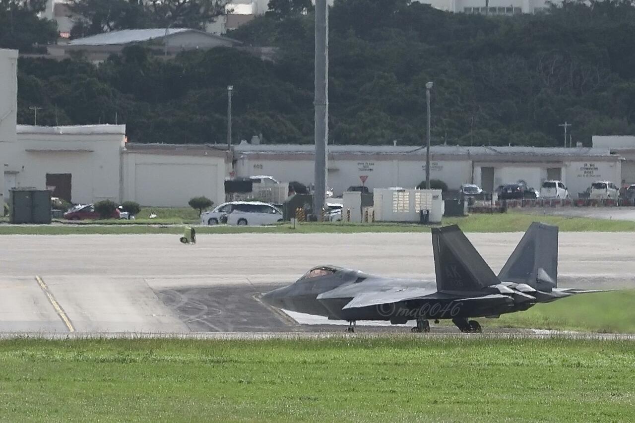 Hari Apes Tak Ada di Kalender, Ban Kiri F-22 Raptor Meletus saat Lepas Landas