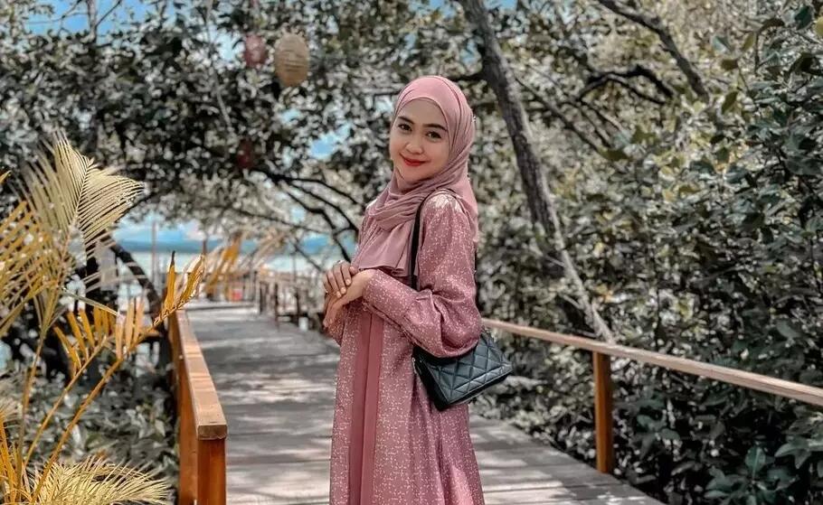 Artis Cantik ini malah Emoh Gaul Bareng Geng Artis, Begini Alasannya Gansist!