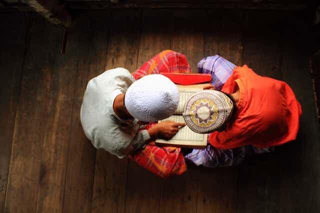 mengirim anak ke pesantren terlalu dini dapat memengaruhi kedekatan anak dengan ortu