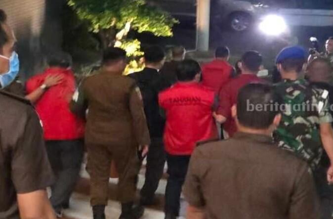 Tengah Malam, 3 Hakim Dijebloskan ke Rutan Kejati Jatim